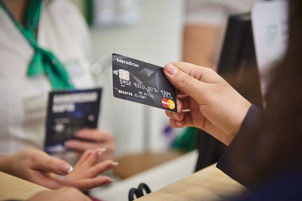 Как обманывают покупателей на кассе при оплате банковскими картами?