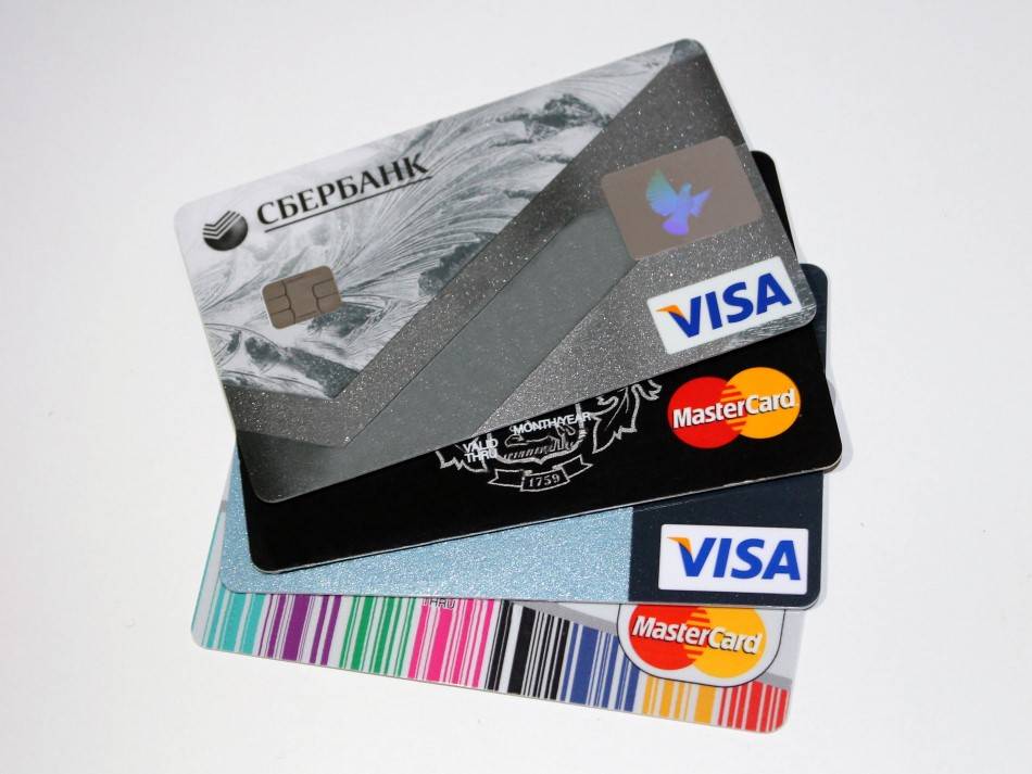 Выгодно ли пользоваться банковскими карточками для путешественников?