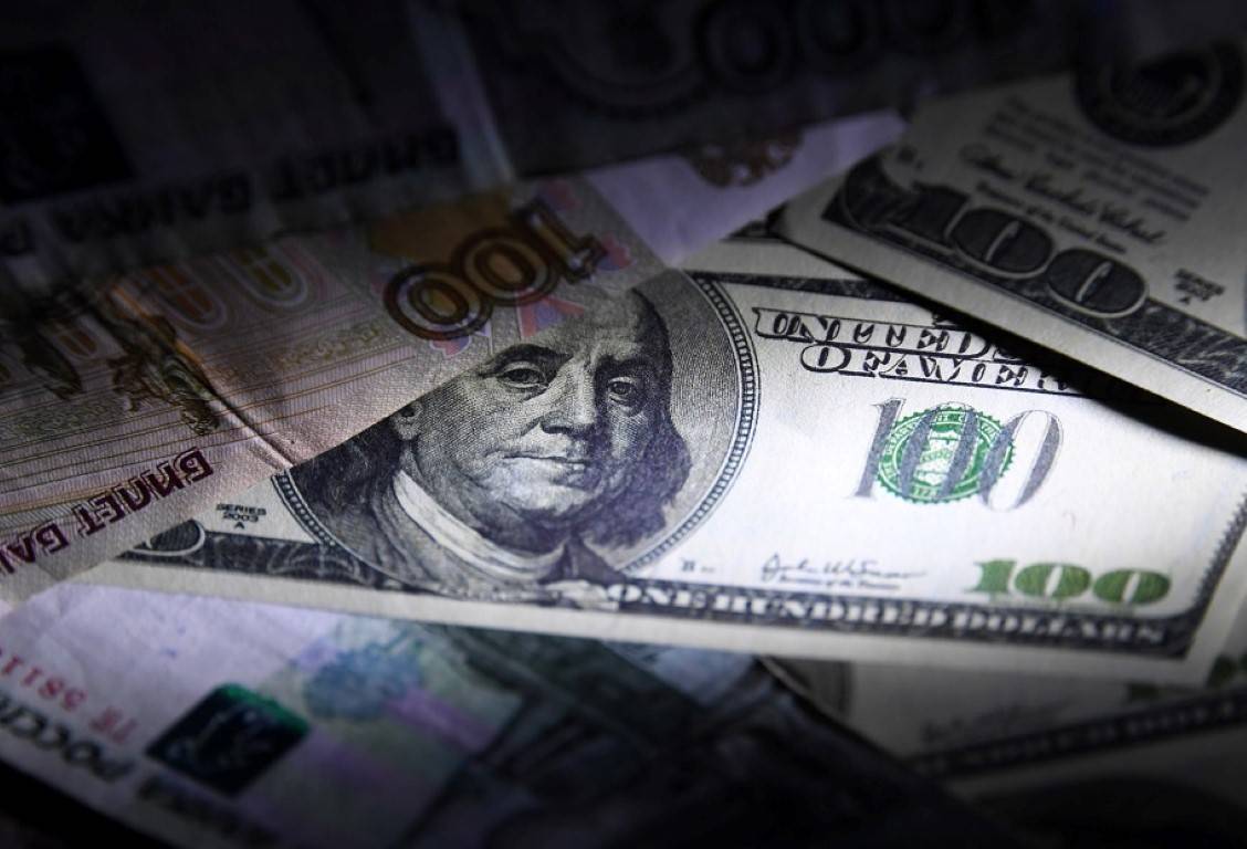 В МИД предложили устранить зависимость России от "ядовитого" доллара