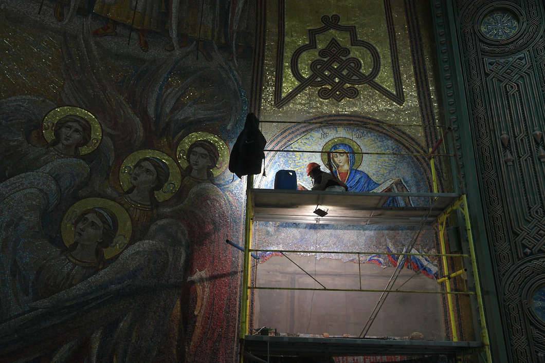 В храме демонтировали мозаику с изображением Путина