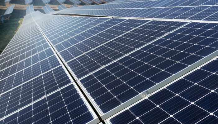 Создан гаджет для роста эффекта от солнечных батарей путём чистки