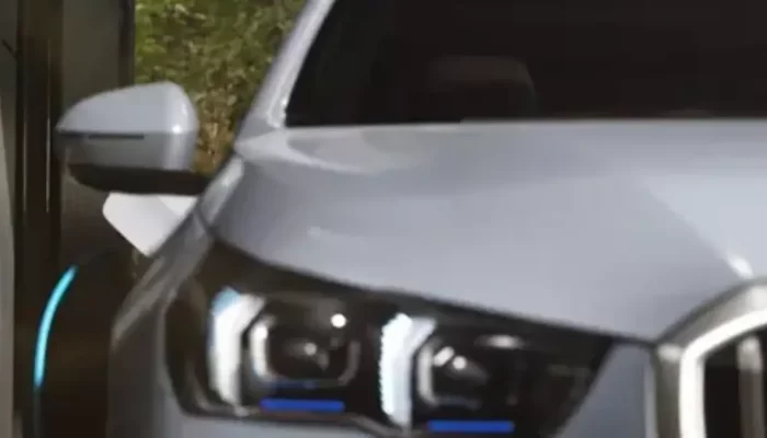 BMW i5 был хуже модели XM в тесте с конусами