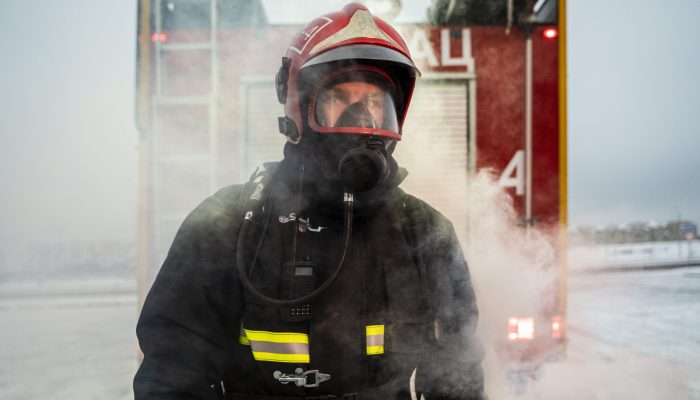 Датским пожарным третий день не удается потушить пожар в здании биржи XVII века