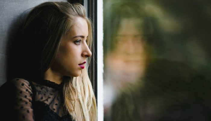 Одиночество – враг женской красоты: как такое состояние сказывается на здоровье женщин