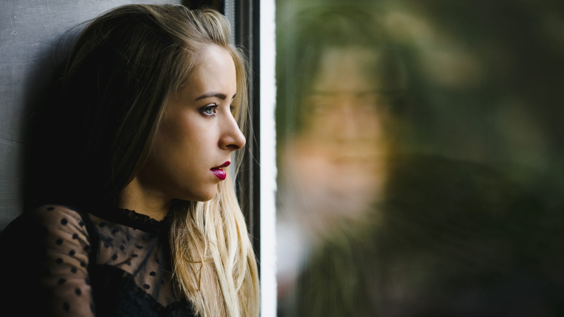Одиночество – враг женской красоты: как такое состояние сказывается на здоровье женщин