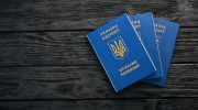 Новый закон в действии: украинцы начали бороться за свои паспорта в Варшаве
